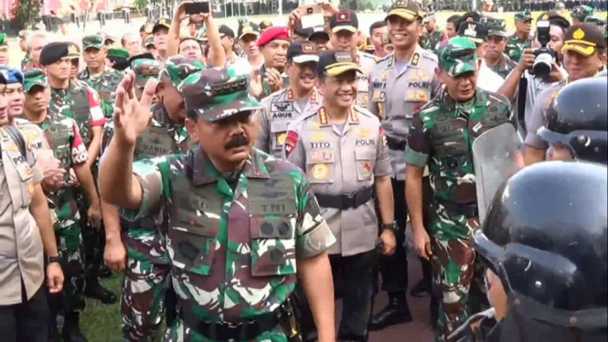 Panglima TNI dan Kapolri Periksa Pasukan Gabungan Pengamanan Pemilu di Medan