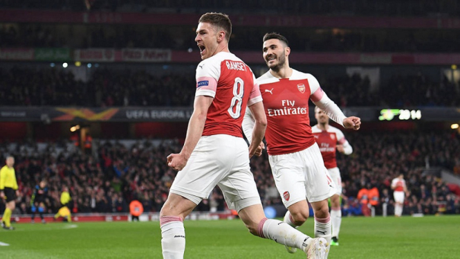 Aaron Ramsay melakukan selebrasi usai mencetak satu dari dua gol kemenangan Arsenal atas Napoli