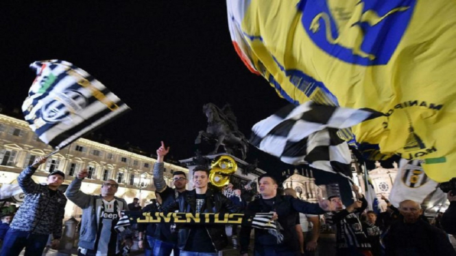 Perayaan juara Liga Italia 2018-2019 oleh Juventini di Turin Main Square