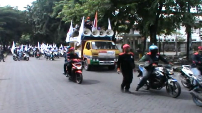 Ribuan Buruh Unjuk Rasa di Gedung Grahadi dan Kantor Gubernur Jawa Timur
