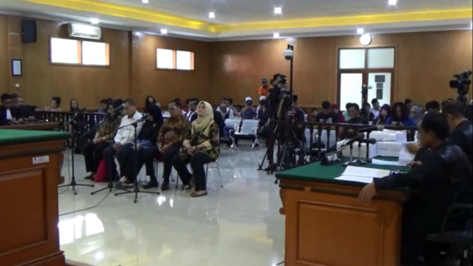 Jaksa Tuntut Bupati Bekasi Non Aktif Neneng Hassanah Yasin 7,6 Tahun Penjara