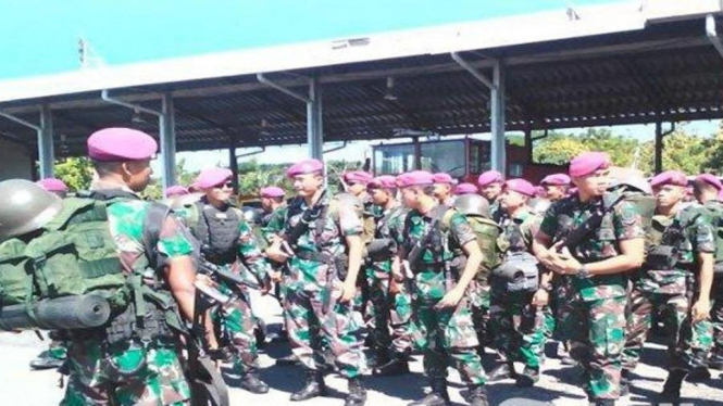 Pasukan Marinir Pasmar 2 Marinir Surabaya Saat Persiapan Berangkat Menuju Jakarta