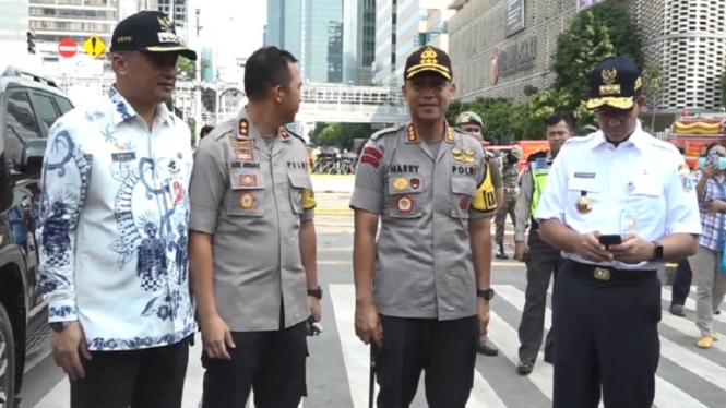 Anies Pantau Pembersihan Sampah Demo Di Gedung Bawaslu