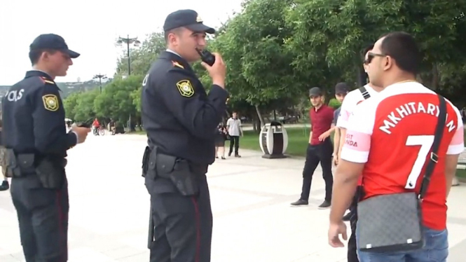 Gara-gara jersey Henrikh Mkhitaryan, Dua Fans ini distop Polisi