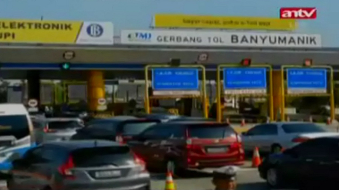 H+3 Arus Balik di Gerbang Tol Banyumanik Semarang Padat