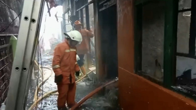 Kebakaran Melanda Puluhan Rumah di Kawasan Cipinang Jakarta