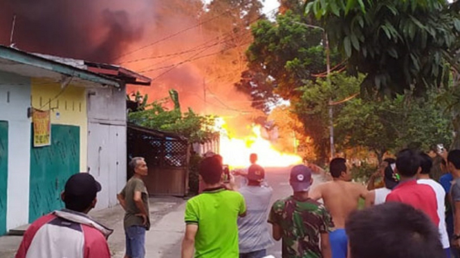 Pabrik Pengolahan Springbed di Desa Manunggal Medan Ludes Terbakar