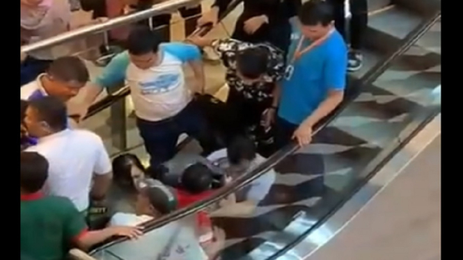 Anak Berusia 6 Tahun Terjepit Eskavator Mall Batam Kepulauan Riau