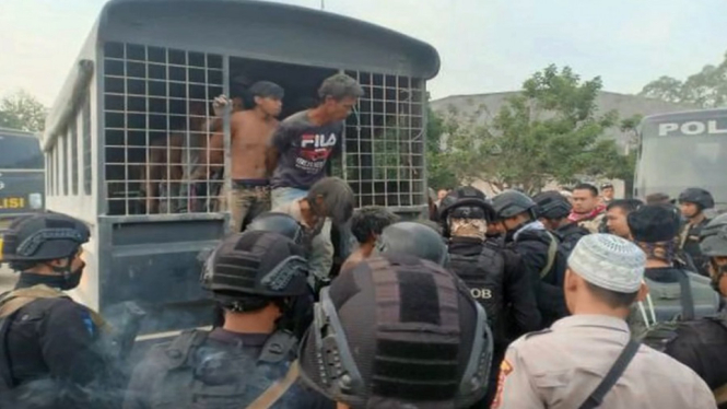 Tersangka penganiaya anggota TNI-Polri oleh massa Serikat Mandiri Batanghari, bertambah 21 orang. Dengan demikian, total jumlah tersangka menjadi 41 orang.