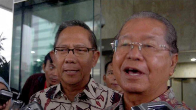 Mantan Menteri Tenaga Kerja era Order Baru Cosmas Batubara meninggal dunia di Rumah Sakit Cipto Mangunkusumo, Jakarta, hari ini.