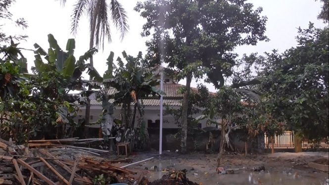 Warga Kota Serang Heboh Muncul Semburan Air Berbau Belerang Setinggi 25 meter