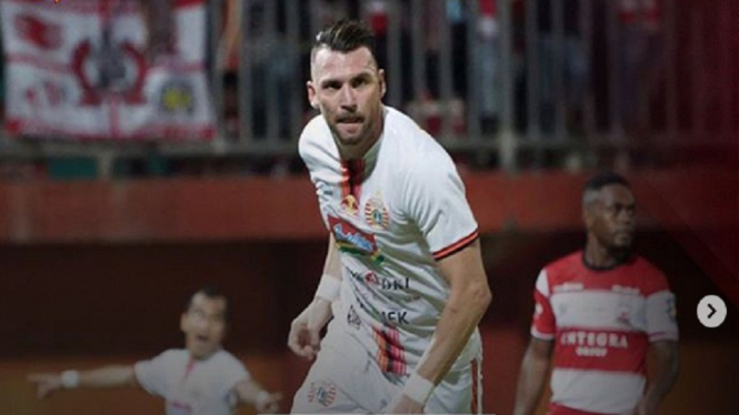 Marko Simic memborong dua gol Persija Jakarta saat bermain imbang 2-2 dengan Madura United
