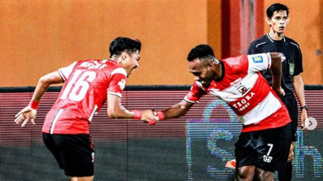 Madura United gagal menang dan harus puas bermain imbang 1-1 saat menjamu Semen Padang