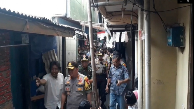 Empat belas warga Manggarai, Jakarta Selatan, ditangkap aparat Polres Metro Jakarta Selatan karena diduga kerap terlibat tawuran dan penyalahgunaan narkoba di k