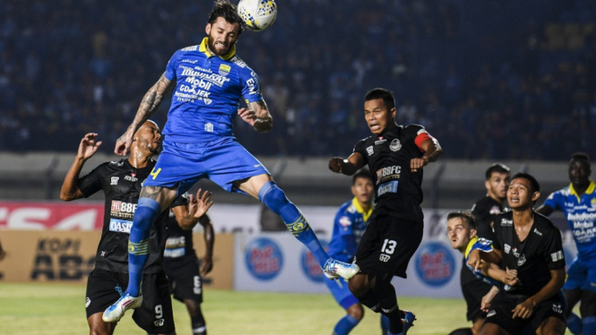 Persib Bandung dan Tira Persikabo bermain imbang 1-1 pada laga tunda pekan kedua Liga 1 Indonesia 2019
