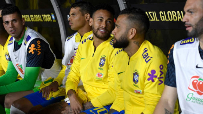 Neymar dicadangkan Tite dan baru bermain pada menit ke-63 menggantikan Roberto Firmino