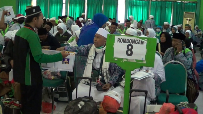 Jamaah Haji Kloter Terakhir Tiba di Surabaya, Barang Sitaan Dimusnahkan
