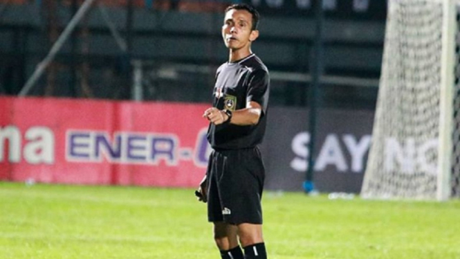 Madura United sempat melakukan aksi bertolak bertanding usai wasit Nusrul Fadillah kembali memberikan hadiah penalti kepada Borneo FC