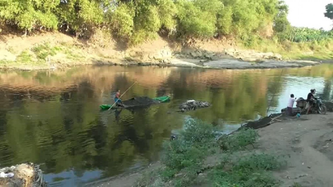 Sungai Bengawan Solo Tercemar Limbah, PDAM Hentikan Produksi Air Minum