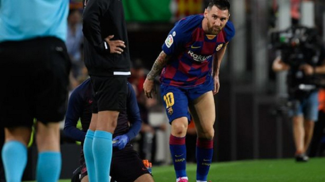 Barcelona menang 2-1 atas Villarreal, namun Messi cedera dan ditarik keluar di menit ke-45