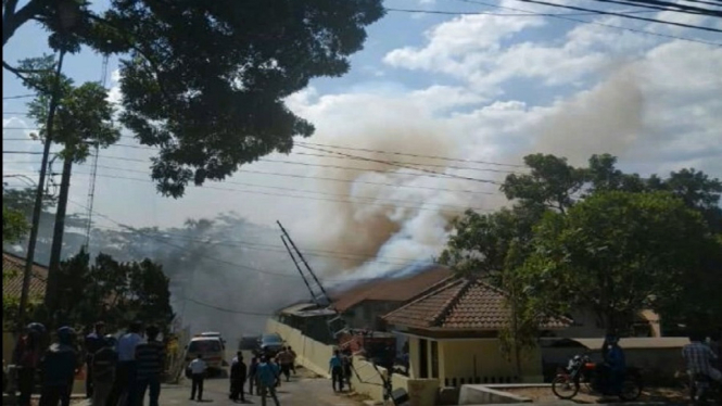 kebakaran gudang obat1