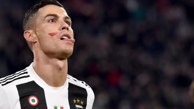 Cristiano Ronaldo menciptakan satu dari dua gol kemenangan Juventus atas SPAL