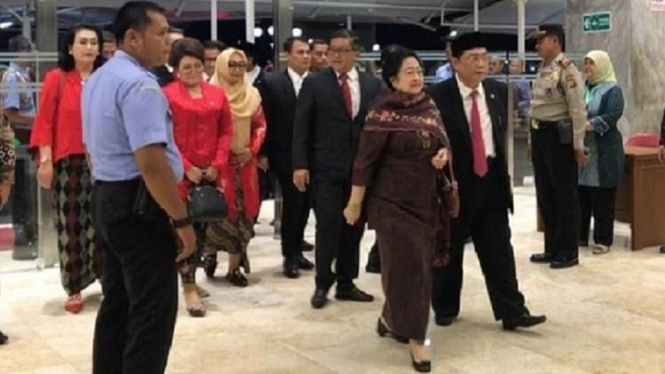 Megawati Hadiri Pelantikan Puan Maharani Sebagai Ketua DPR