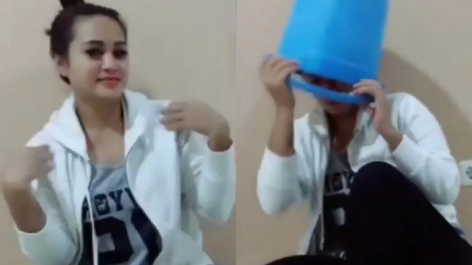 Viral Video Cewek Cantik Goyang "Entah Apa yang Merasukimu" Malah Dilempar Ember