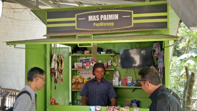 Paimin dan konsumen warung