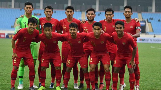 Tim nasional U-23 Indonesia berfoto bersama menjelang pertandingan sepak bola Grup K kualifikasi Piala Asia U-23 AFC 2020 melawan tim nasional U-23