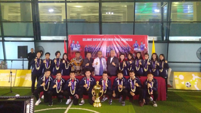Tim Juara Piala Suhandinata 2019 dan Peraih Medali Kejuaraan Dunia Junior 2019 mendapatkan sambutan yang meriah di bandara Soekarno Hatta