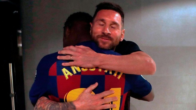 Ansu Fati bersama Lionel Messi
