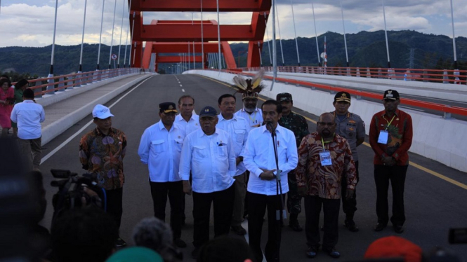 Presiden Jokowi Resmikan Jembatan Youtefa di Jayapura Didampingi Mendagri Tito Karnavian (Foto Puspen Kemendagri)