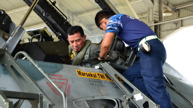 Kasau Terbang Tandem pakai F16 Fighting Falcon