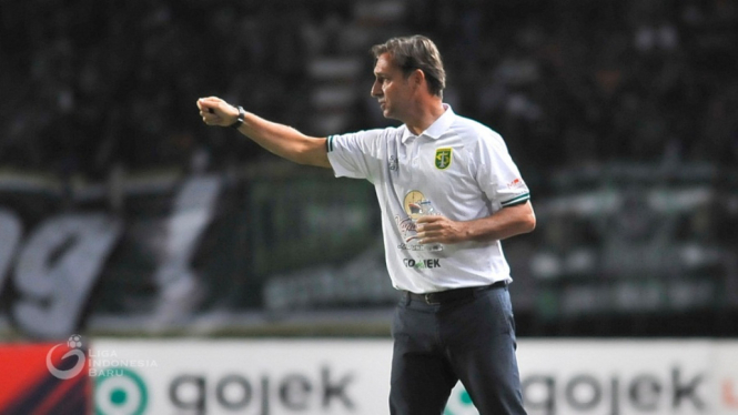 Wolfgang Pikal resmi mundur sebagai pelatih Persebaya Surabaya
