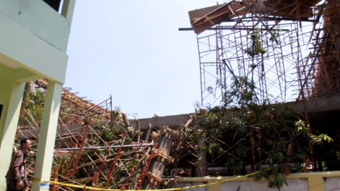 Gedung Disdukcapil Kota Cirebon Ambruk, 4 Orang Luka-luka