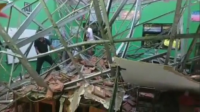 BNPB: Ambruknya Atap SDN Gentong Pasuruan, Ada Kesalahan Konstruksi