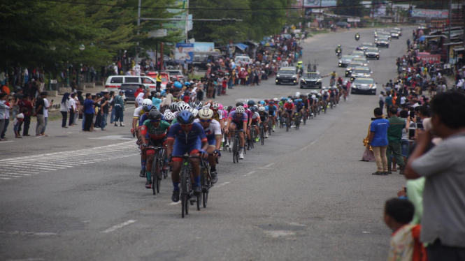 Jesse Ewart finish diurutan kedua, walau masih memimpin klasemen sementara Tour de Singkarak 2019, posisi terancam oleh rekan setimnya sendiri (foto : Tim Media