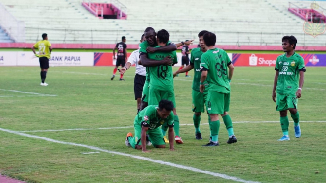 Para pemain Bhayangkara FC bersyukur saat mengalahkan Persipura Jayapura dengan skor 3-1
