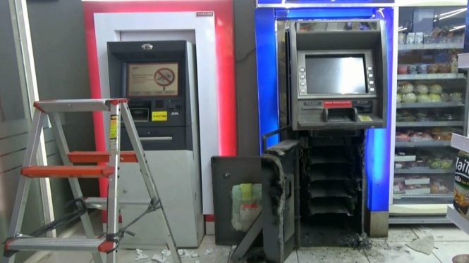 Mesin ATM Dalam Minimarket Dijebol Perampok, Uang Ratusan Juta Raib