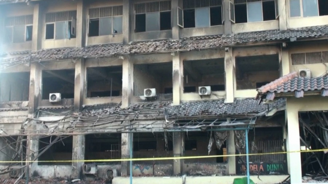 gedung sekolah terbakar
