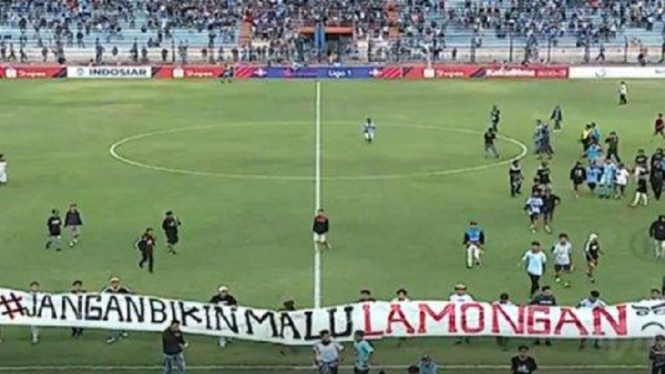 Persela Lamongan 1-0 Badak Lampung FC - ricuh suporter, Persela bisa senasib dengan Persebaya