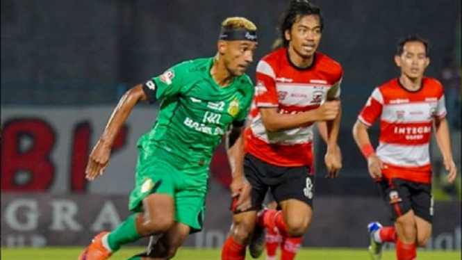 Madura United 1-2 Bhayangkara FC - The Guardian pertegas rekor pertemuan Laskar Sape Kerrab