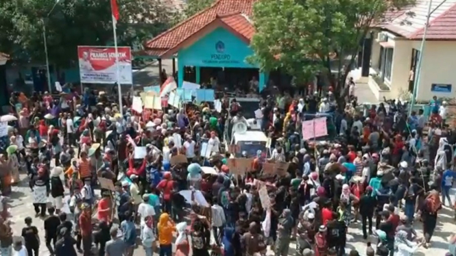 Ratusan Warga Demo Tolak Pembangunan Waduk di Brebes Jateng