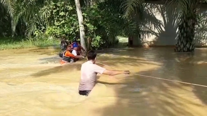 Ratusan Rumah di Riau Kebanjiran Setinggi 1,5 Meter