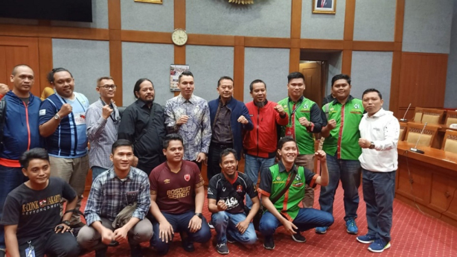 Komisi X DPR RI usai menerima audiensi dengan kelompok suporter Timnas Sepak Bola Indonesia