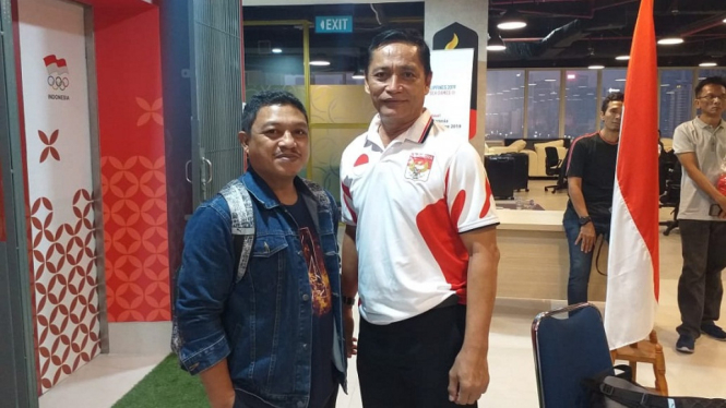 Manajer Tim Nasional Karate Indonesia, Djafar Jantang didampingi pelatih kepala, Abdul Kadir