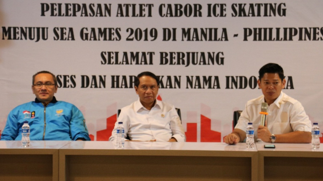 Chief de Mission (CdM) Indonesia, Harry Warganegara, bersama Ketua NOC Indonesia, Raja Sapta Oktohari dan Menpora Zainudin Amali