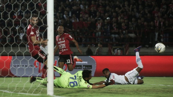 Bali United 3-2 Persib Bandung - Laskar Tridatu dekati gelar juara Liga 1 2019