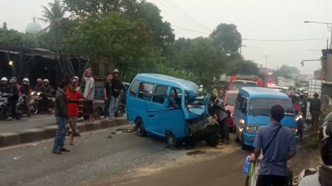 Kecelakaan Beruntun di Parung Bogor, 2 Orang Luka-luka